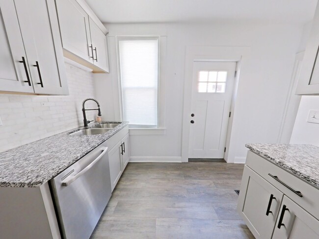 Building Photo - Newly Renovated 3 Bedroom in Lancaster! In...