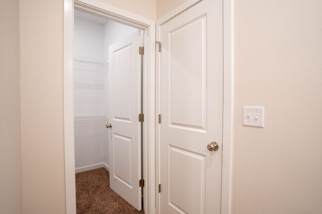 Building Photo - BRAND NEW 3 BEDROOM HOME - Mount Vernon, MO