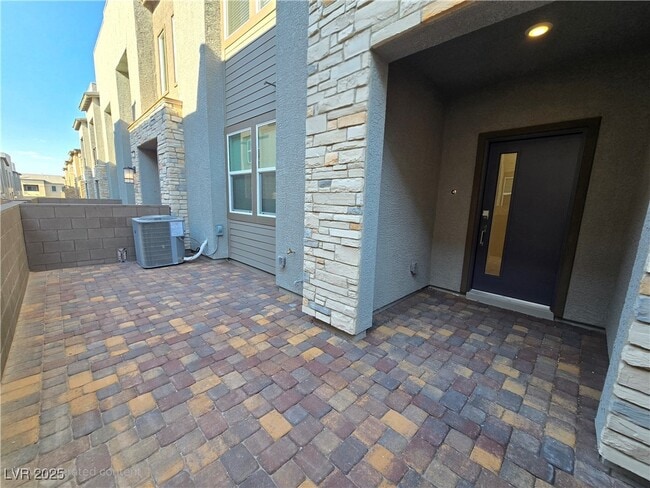 Building Photo - 375 Powell Crst Dr