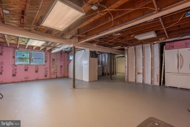 Building Photo - 360 Hollowbrook Dr