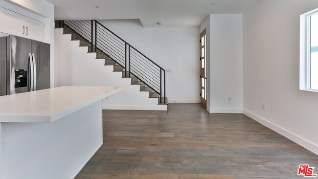 Building Photo - 3946 S Budlong Ave