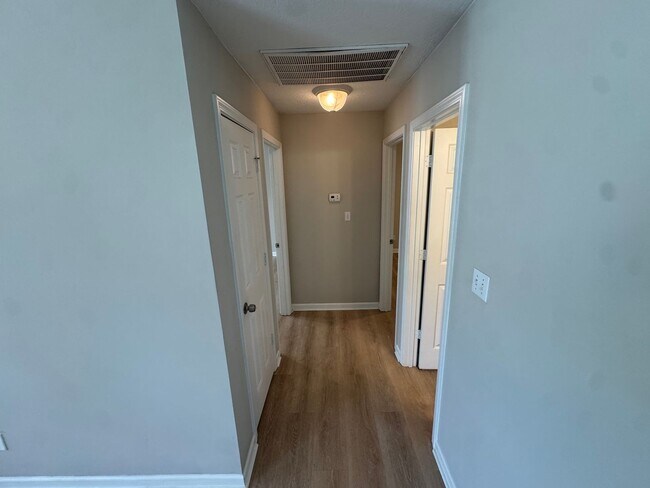 Building Photo - 5508 Fenway Ln
