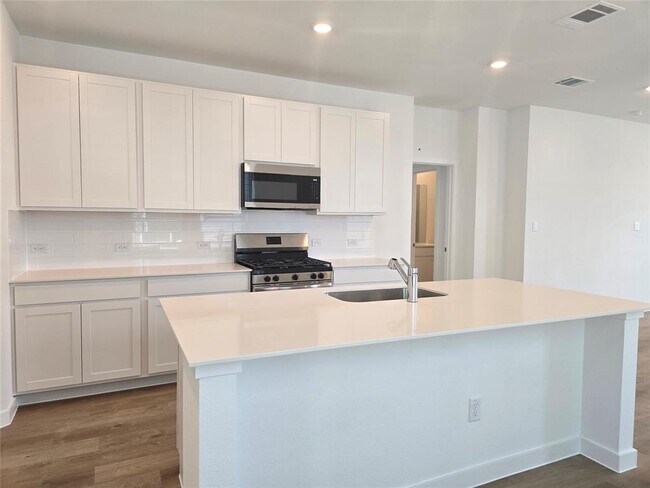 Building Photo - 229 Mets Wy