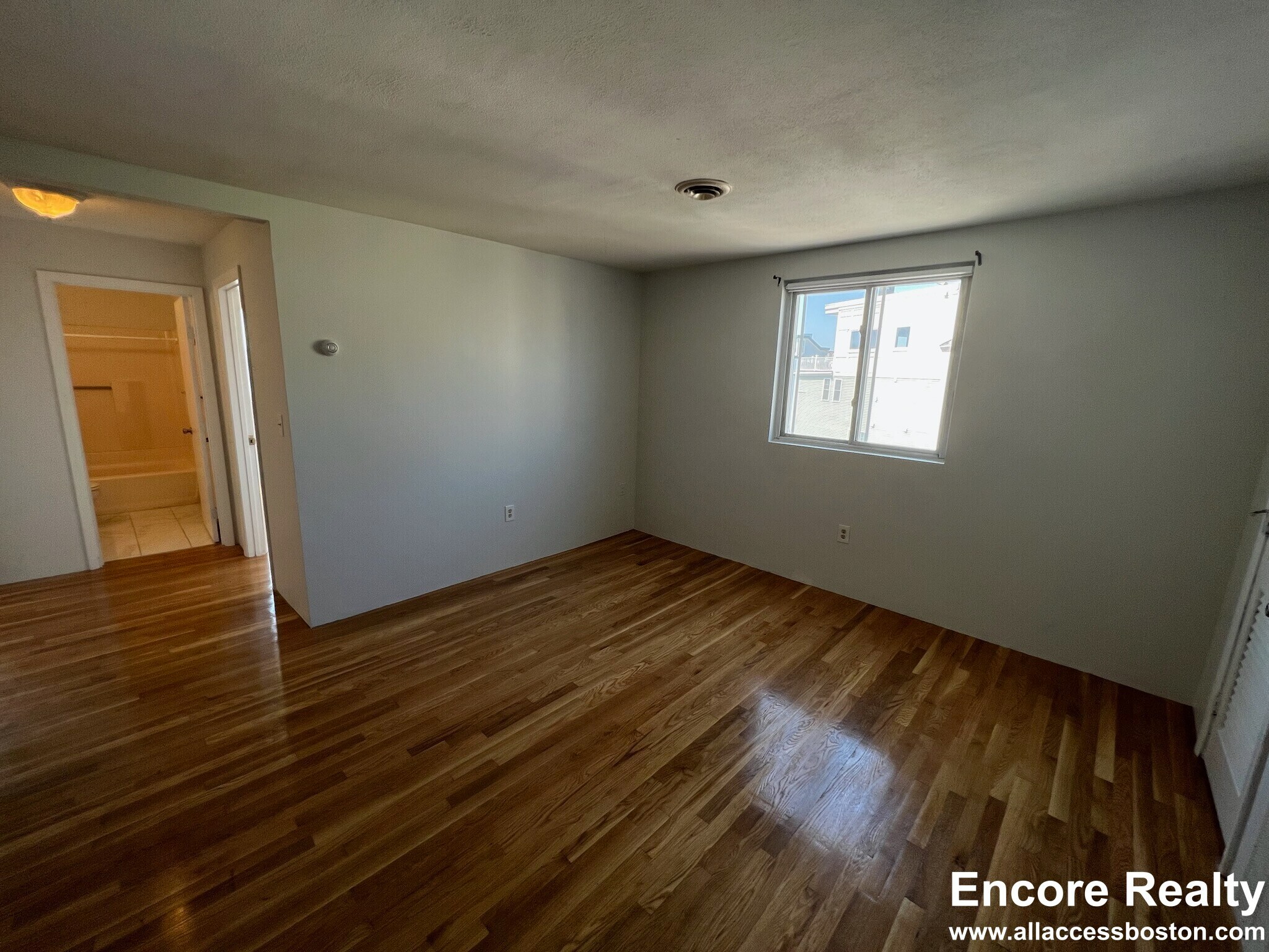 Building Photo - 382 Dorchester St