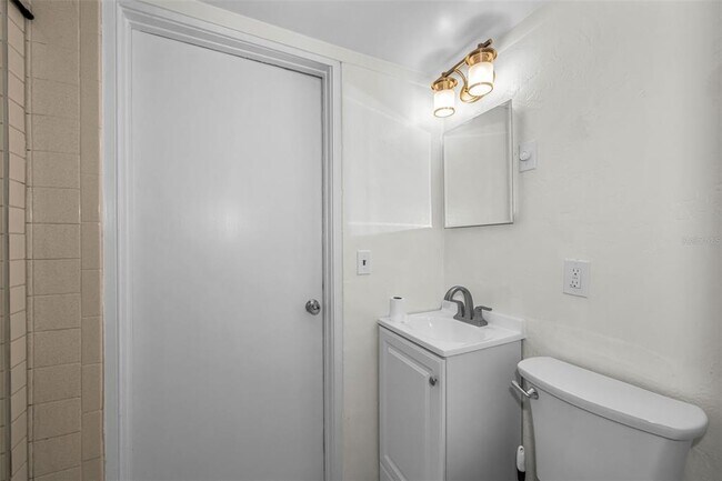 Building Photo - 11490 84th Ave