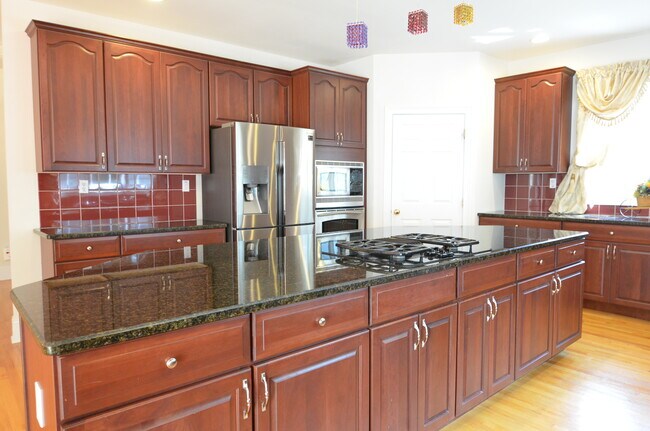 Building Photo - 4 Summit Way