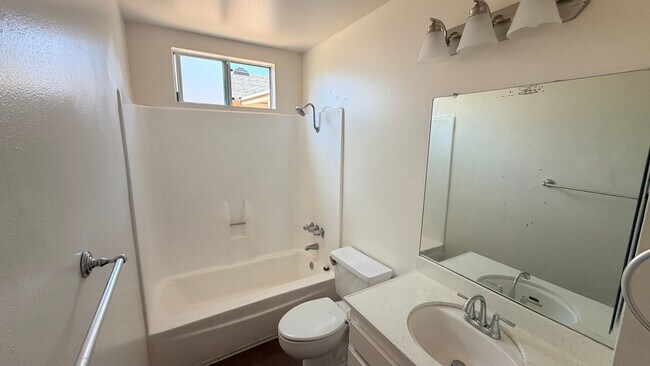 Building Photo - 974 Merritt Dr