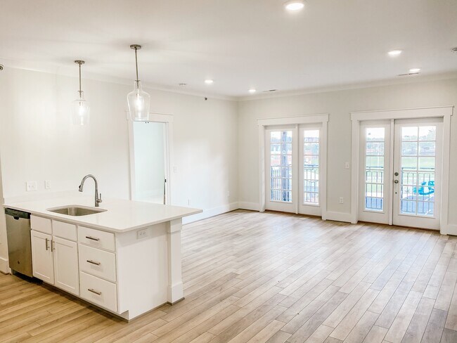 Building Photo - 15 E 2nd Ave Apt 2