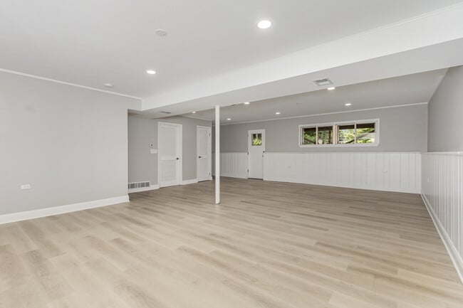 Building Photo - 29 Robin Hill Dr