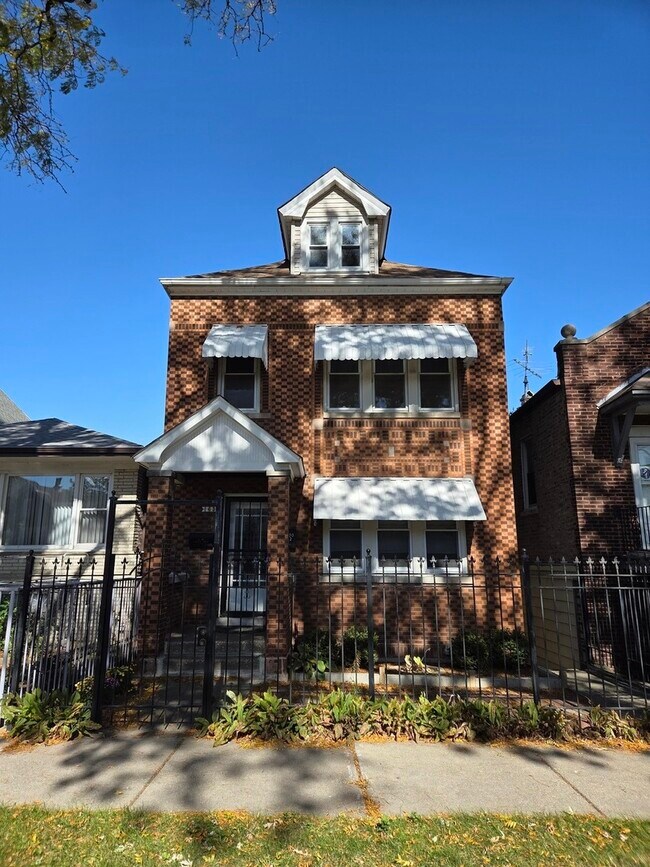 Primary Photo - 1630 W 38th Pl