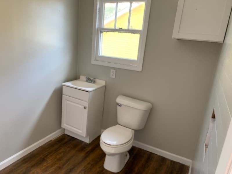 Building Photo - 911 E Ash St