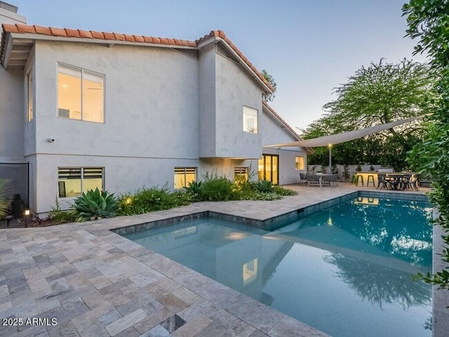 Building Photo - 4748 E Redfield Rd