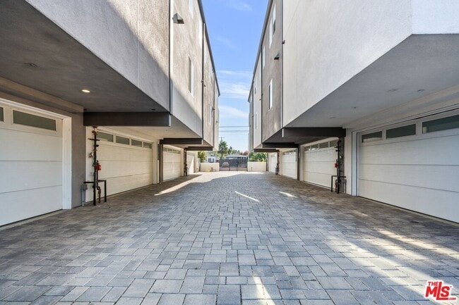 Building Photo - 4912 S Centinela Ave