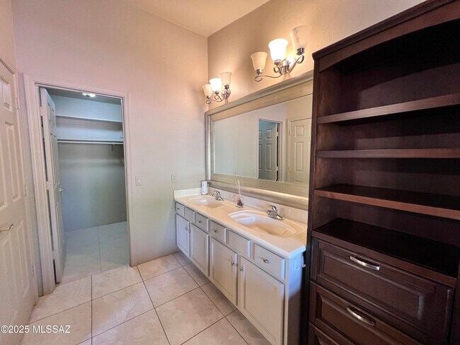 Building Photo - 8679 N Ahwatukee Way