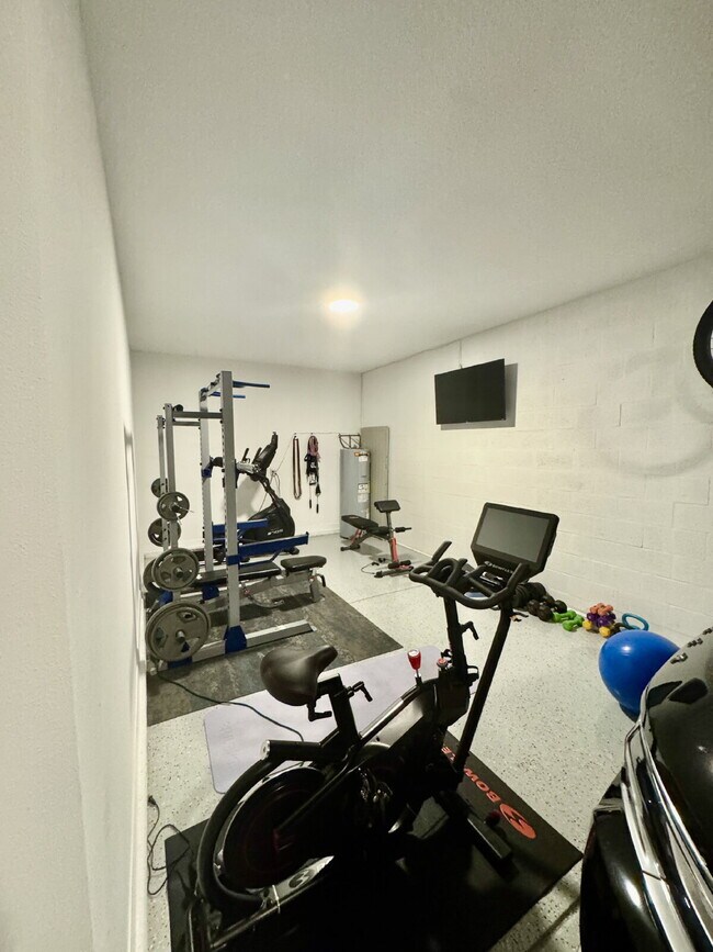 Building Photo - "Spacious 5-Bedroom Sanctuary with 4 Full ...