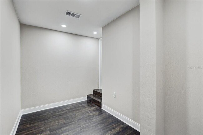 Building Photo - 7209 Meeting House Ln