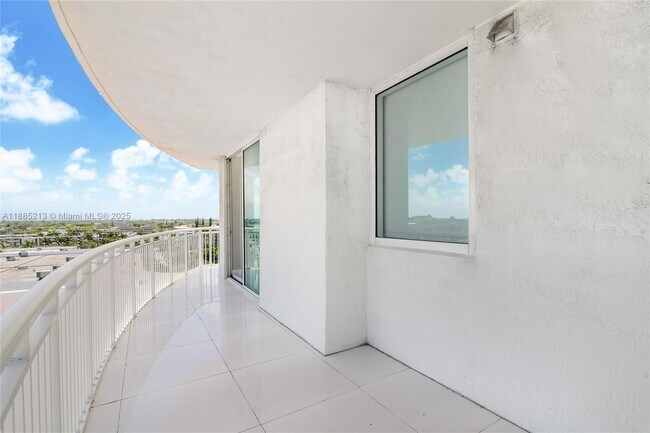 Building Photo - 1745 E Hallandale Beach Blvd