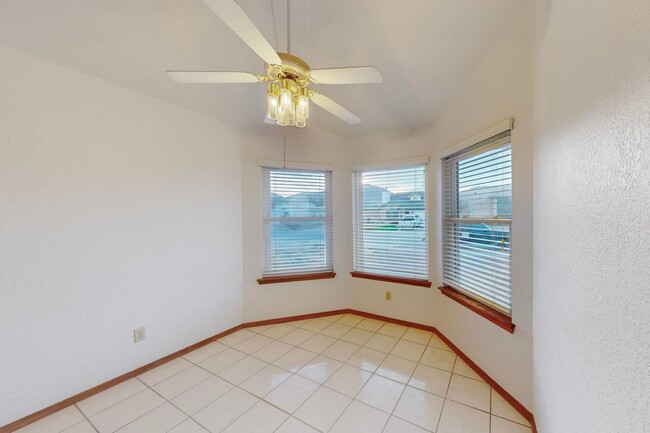Building Photo - Charming 3 bedroom 2 bath home in Northeas...