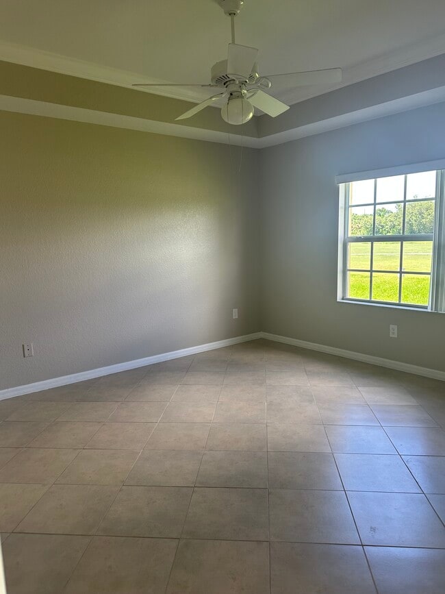 Building Photo - 1235 Saxony Cir