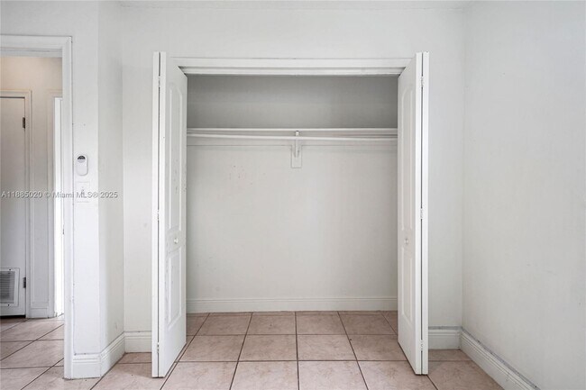 Building Photo - 849 SW 9th Ct