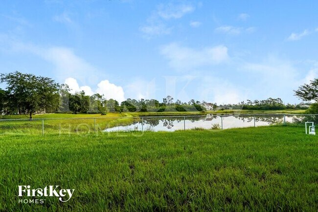 Building Photo - 741 Chestnut St E