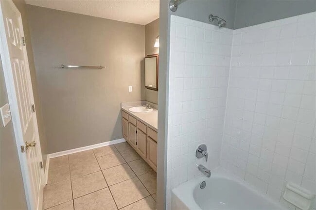 Building Photo - Charming 3/2 Home with Pet-Friendly Yard &...
