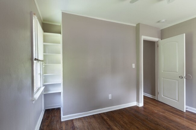 Building Photo - Charming Renovated Bungalow in Grove Park ...