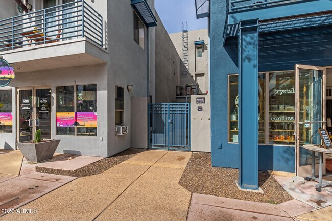 Building Photo - 610 E Roosevelt St