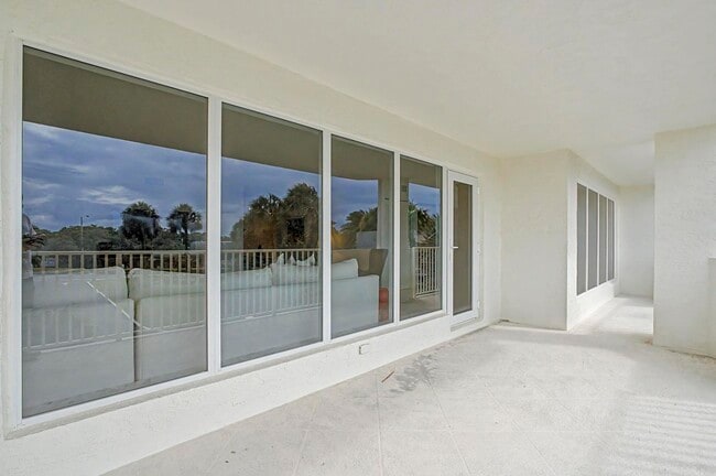 Building Photo - 4301 N Ocean Blvd