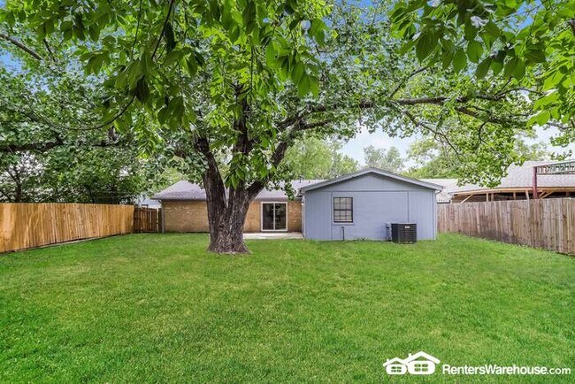 Building Photo - Newly renovated spacious 4 bed/2 bath, wit...