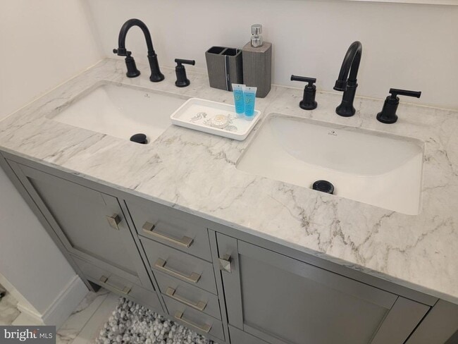 Building Photo - 401 S Ann St