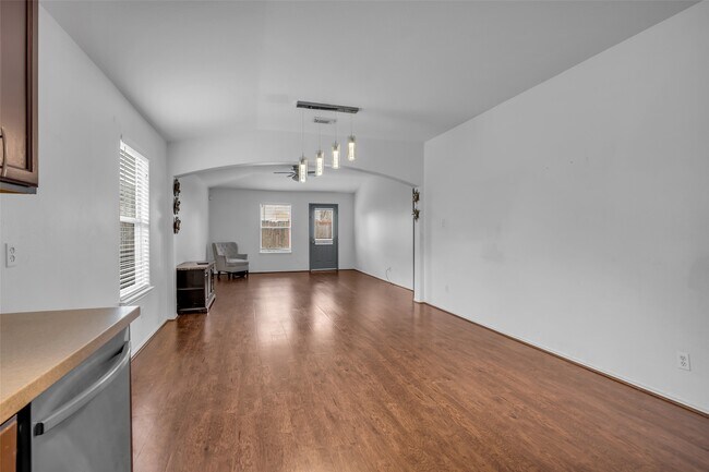 Building Photo - 9327 Delicado Dr