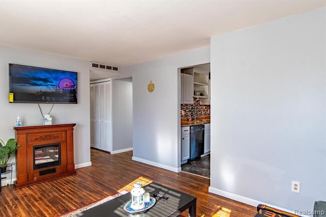 Building Photo - 2163 Hemlock Dr