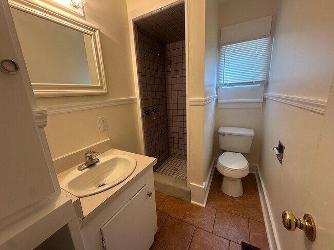 Building Photo - Charming Downtown Gem with Walkable Location Near Soda Pop District - Pet Friendly!