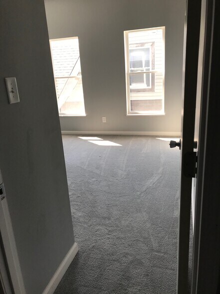 First bedroom entry - 828 W Roache St