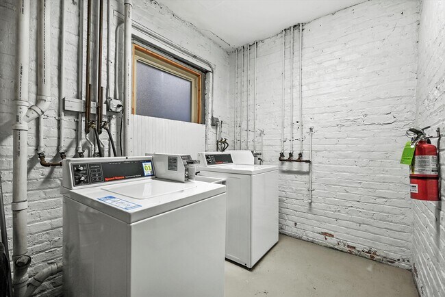 Building Photo - 1929b Grove Ave