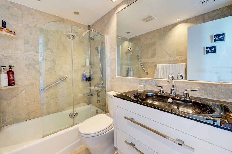 Building Photo - 888 Intracoastal Dr