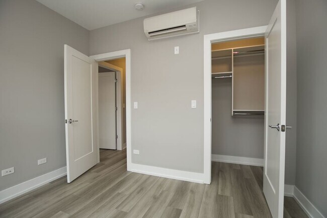 Building Photo - 3948.5 N Janssen Ave