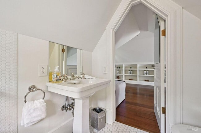 Building Photo - 276 Beach Rd