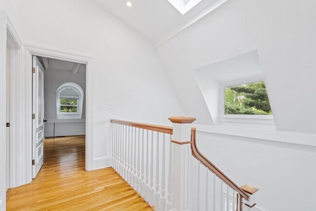 Building Photo - 46 Follen St