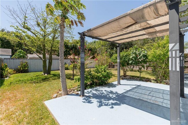 Building Photo - 17 Roundup Cir