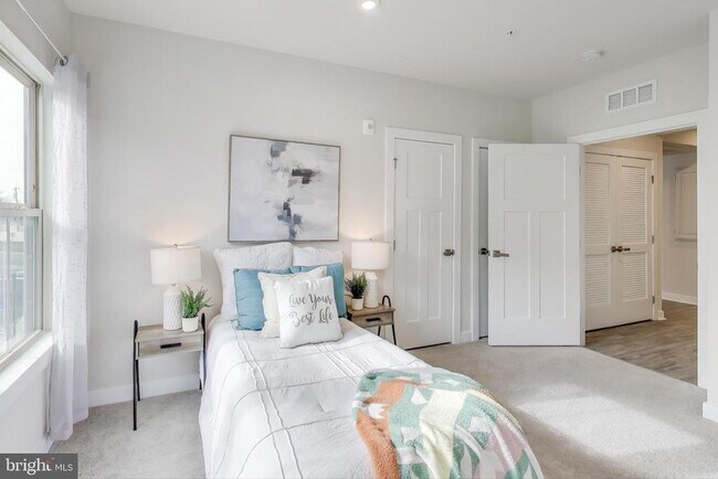 Building Photo - 10020 Ruffian Wy