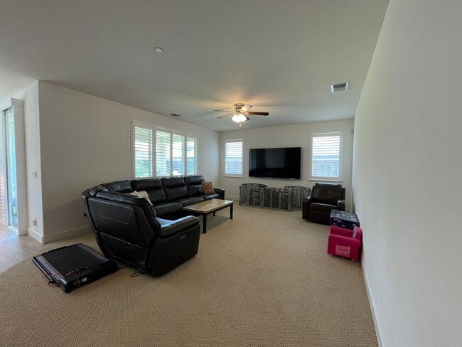 Building Photo - Southtown Home