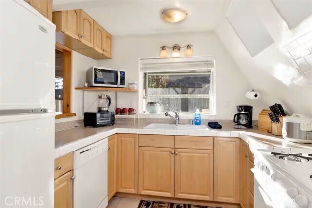 Building Photo - 1033 Wendy Ave