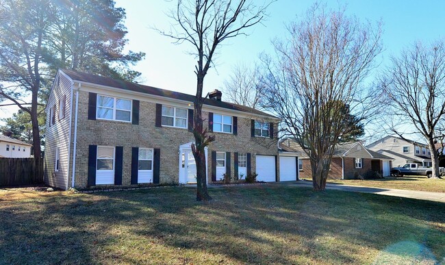 Building Photo - 6 Bedrooms-Little Neck Area