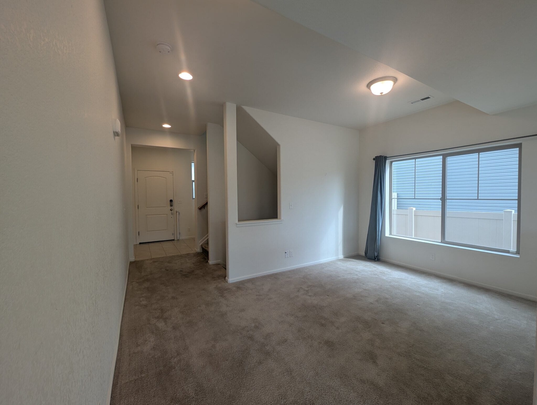 Building Photo - 5325 Ventura St