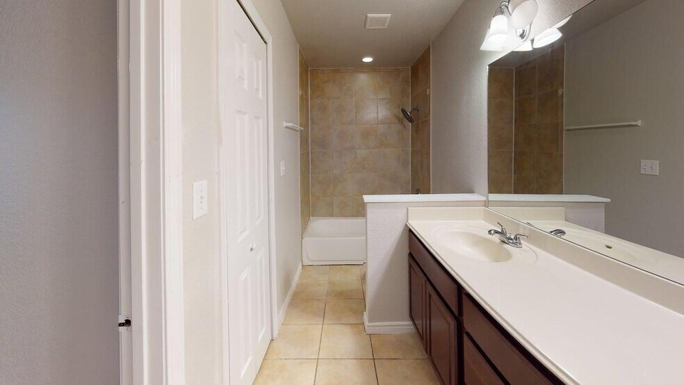 Building Photo - 8802 New World Dr