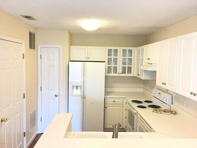 Building Photo - 4156 Breezewood Dr