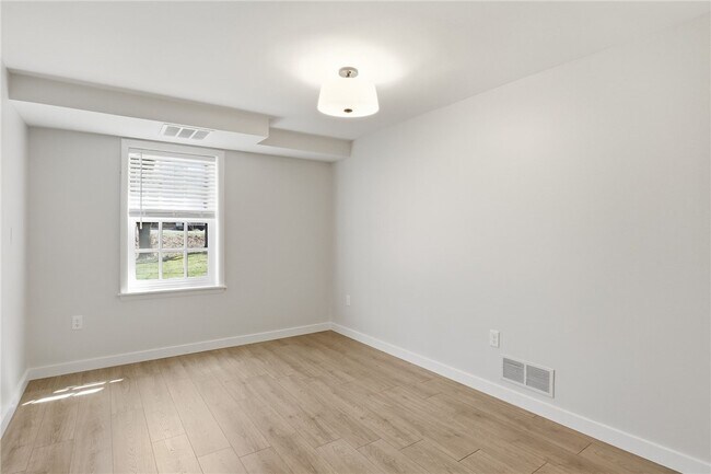 Building Photo - 1474 Marsh Rd