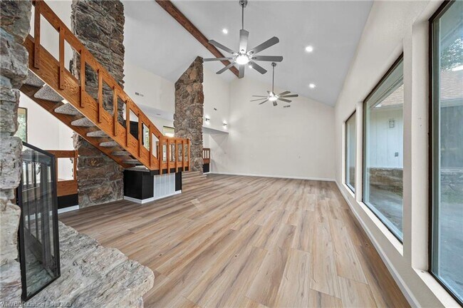 Building Photo - 4 bedroom Single Family home in Fianna Hils